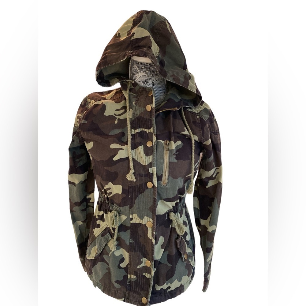Wet Seal Camo Zip Hooded Jacket | Size Small